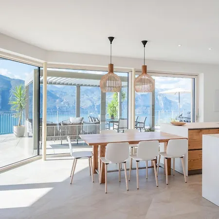 Alleinstehende Mit Pool Und Traumaussicht By Interhome * Castelletto di Brenzone